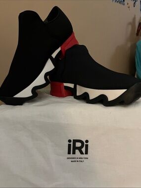 iRi Black-Red Low Top Sneakers